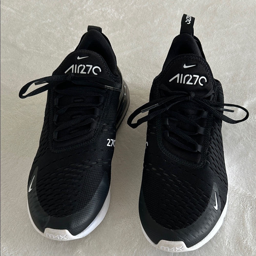 Nike Air Max 270 Women’s Size 10 Black and White Sneakers. Excellent Condition - Picture 4 of 10